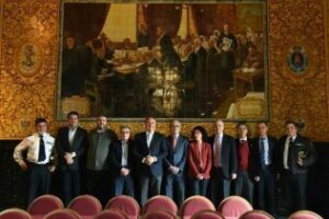 Una delegación de la Comisión de Interior del Senado vista la Casa Consistorial