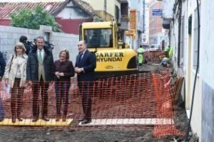 El alcalde muestra a la presidenta de Diputación las obras del Plan Invierte