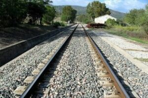 Landaluce confía en que pronto comiencen las obras de renovación de la vía ferroviaria entre Almoraima y San Pablo