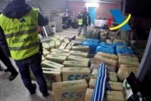 2.700 kilos de hachís, dos detenidos y descubierto un zulo tras un seguimiento de la Agencia Tributaria