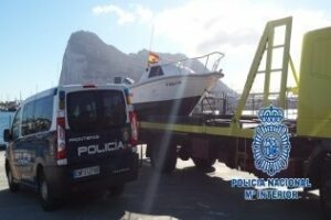 Detienen a una persona por falsificar la documentación de una embarcación