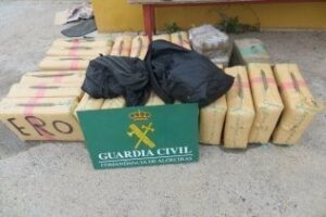 La Guardia Civil interviene 640 kilos de hachís y detiene a 4 narcotraficantes