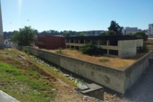 Lamentable estado de la futura guardería infantil del barrio "El Saladillo"