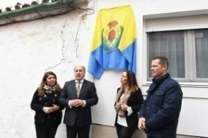 Presentación del azulejo en homenaje a Ana María Spinola en la calle Buen Aire