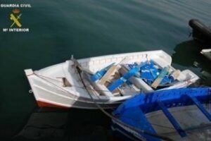 Las Autoridades incautan un alijo de cannabis en el mar