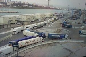 Los transportistas piden a Coordinadora que acabe con la crisis de la estiba"