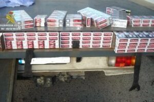 Guardia Civil y Policía intervienen 6.500 cajetillas de tabaco de contrabando en una embarcación