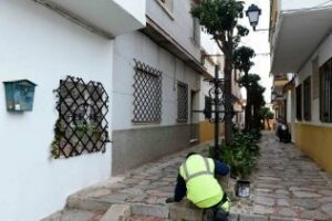 Alumbrado repone las farolas de la calle Cristo de Medinaceli