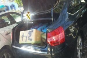 Detenido con un vehículo robado y a la fuga con 631 kilos de hachís