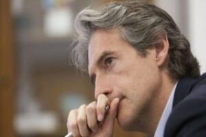 De la Serna avisa del "grave riesgo" en al tercera jornada de huelga en la estiba