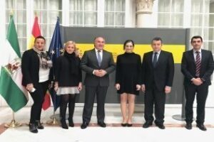 Encuentro con la Secretaria de Estado de Medio Ambiente para tratar el tema del colector