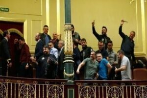 La estiba retoma las negociaciones tras el "no" del congreso al decreto del Gobierno