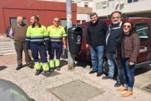 El Ayuntamiento repone las papeleras del barrio del Saladillo