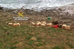 La Policía Nacional incauta 150 kilogramos de hachís y una embarcación semirrígida con motor