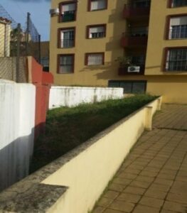 Solicitan la limpieza del solar ubicado en la Plaza Millán Picazo