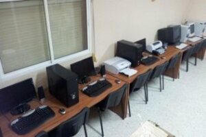 Cinco ordenadores portátiles fueron robados en la sede de Barrio Vivo