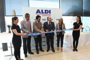 La tienda remodelada de Aldi en la avenida 28 de febrero fue inaugurada