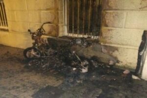 Queman la moto de un trabajador sanitario del Menéndez Tolosa de Algeciras