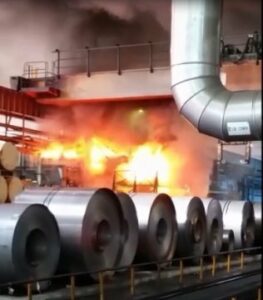 Acerinox sufre un incendio en sus instalaciones (VIDEO)