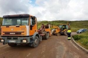 Algesa retira los escombros en la zona de Alamillos en el acceso al Parque de Bomberos