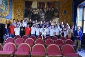 La Corporación Municipal recibe al Club de Balonmano tras ascender a la primera nacional