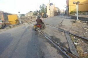 Podemos pide con urgencia la supresión final del paso a nivel en La Perlita