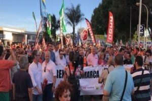 Miles de campogibraltareños se manifiestan para no perder el tren del futuro