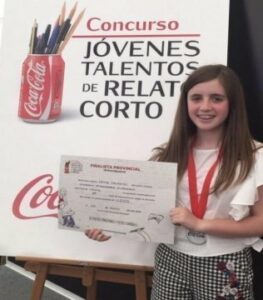 Paula Delgado, alumna del Colegio Salesianos gana el concurso de redacción de Coca Cola