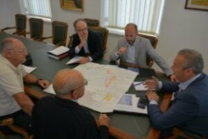 Fapacsa traslada al alcalde de San Roque su preocupación con la ampliación prevista por la APBA