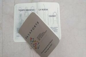 Cultura obsequia con un paseo en barco a los pequeños que participaron en el Día de los Museos