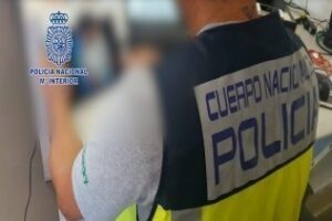 Detenido un hombre que poseía más de 100 vídeos y fotografías con pornografía infantil