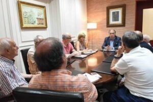 Landaluce mantiene un encuentro con la Plataforma de los Colectores