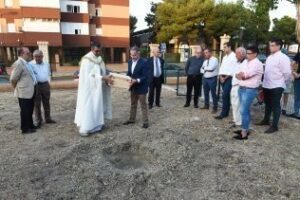 La parroquia de San Antonio de Padua coloca la primera piedra de su casa de Cáritas