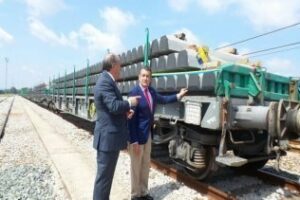 Llegan las primeras traviesas para renovar la vía de tren entre Algeciras y Almoraima