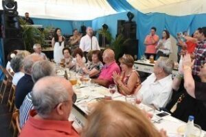 El Ayuntamiento ofrece un almuerzo de convivencia a los colectivos de mayores