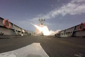 La Armada realiza un ejercicio de lanzamiento de misiles antiaéreos en el Golfo de Cádiz