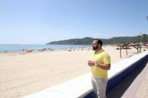 Hoy terminan los trabajos de preparación de las playas algecireñas