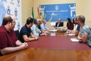 Cuatro diseños compiten por ser el logo del Barrio de la Caridad Puerta a Europa"