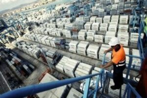 Un convenio regula las competencias profesionales de los estibadores del puerto de Algeciras