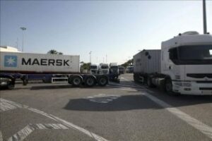 Colas de 12 horas en Maesrk