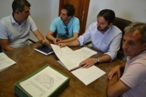 Las obras en la red de saneamiento para eliminar el vertido de aguas fecales en la Playa de Los Lances comienzan en breve