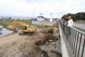 Reanudan las obras para ensanchar el cauce del río Cachón