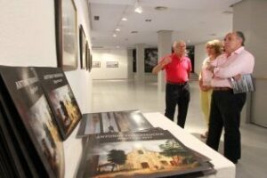 La sala Cajasur acoge la exposición pictórica de Antonio Torremocha y Rafael Ochando