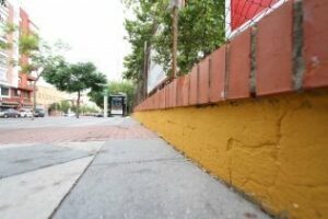 Los muros del Paseo Victoria Eugenia y frente al Mercado Hotel Garrido han sido reparados