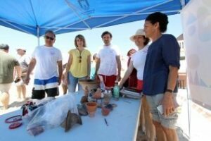 Los pequeños de los talleres de verano del Museo se acercan a las excavaciones subacuáticos