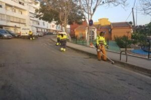 Algesa continua con sus labores de limpieza en la barriada Santa Teresa de Jornet y La Granja