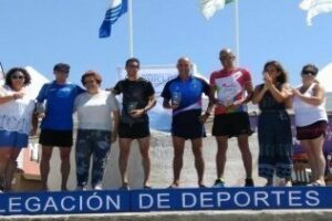Los veteranos también corren el la playa