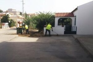 Continúan con los trabajos de limpieza en Los Guijos y Aguamarina