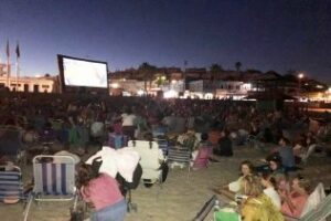 Rotundo éxito de la primera sesión del ciclo gratuito Cine en la playa"