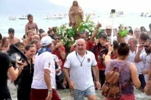 Miles de personas participan en la 42ª edición de la Romería Marítima en honor a la Virgen de la Palma